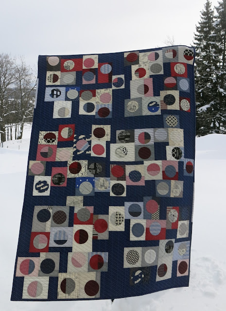 Quilty 365 - Hand applique circles - First quilt finished