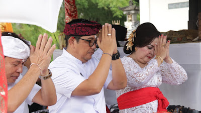 Hari Raya Kuningan Di Bali, Bupati Sanjaya Hadiri Uleman di Pura Karang Tuwang