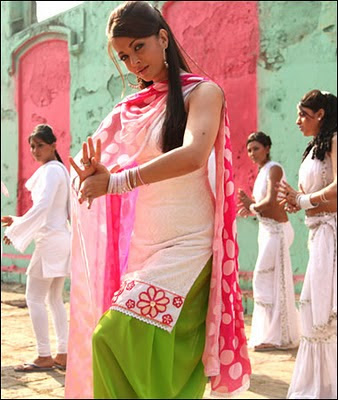 Aishwarya Rai in salwar kameez in movie
