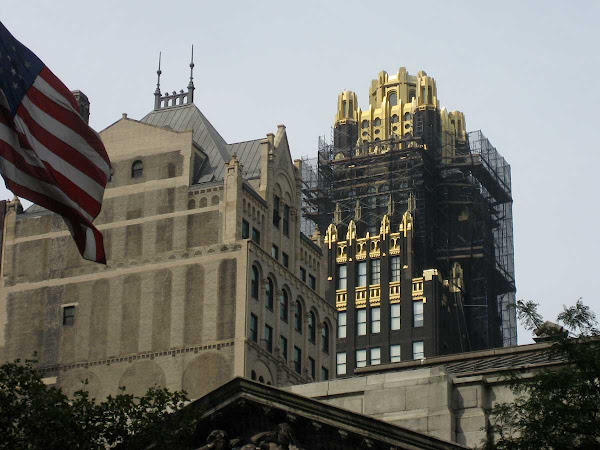 Non-Standard Scaffold - On the American Standard building on Bryant Park.