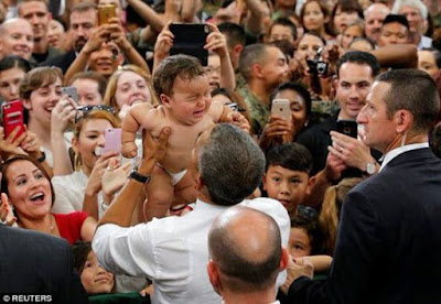 President-obama-soothes-crying-baby-in-japan