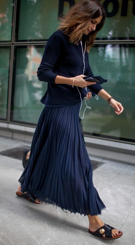 fashion trens / maxi skirt + flip flop + sweater