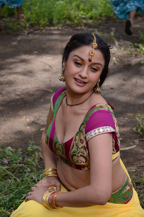 sonia agarwal spicy , sonia agarwal new actress pics