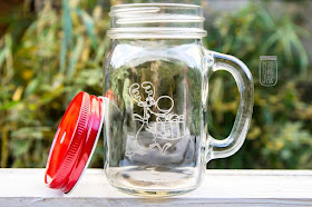 http://morethanjar.pl/pl/p/Sloik-Mason-Jar-Mug-16oz-z-grawerem-SZALONY-RENIFER-i-zakretka-z-dziurka/265