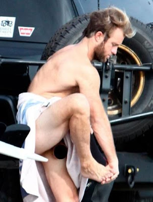 Scott Caan Caught Naked While Changing Clothes