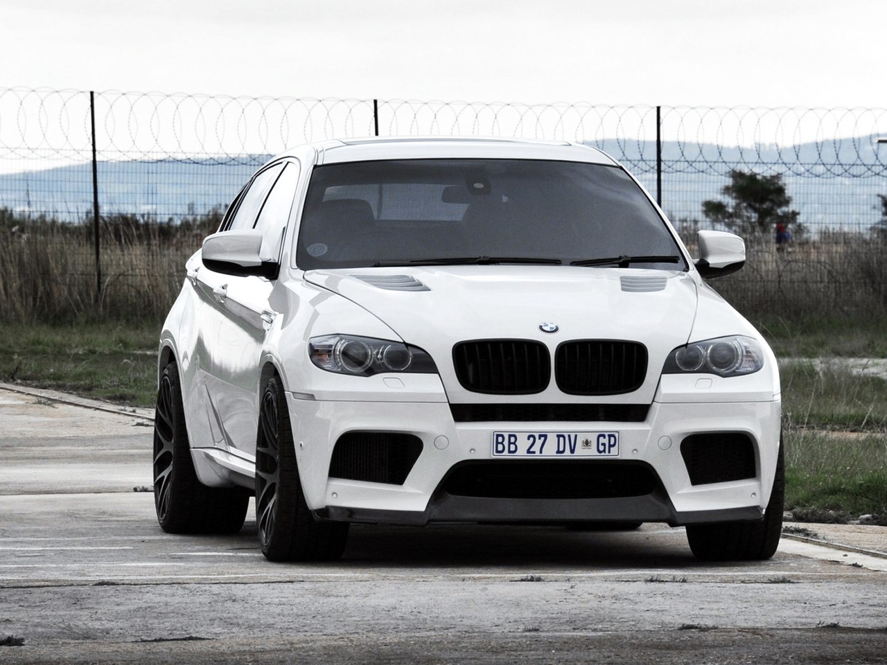 BMW E71 X6 M White | TUNED BIMMERS