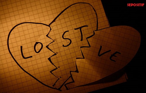 SEPOSITIF: 30 Kata Kata Kecewa Putus Cinta walau Masih Sayang