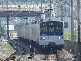 相模鉄道　快速　海老名行き3　新7000系