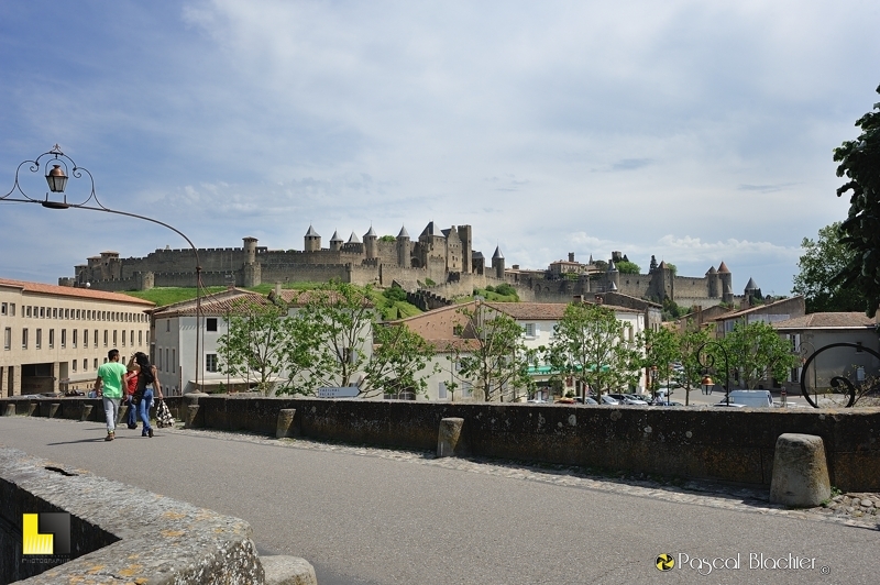 Vue sur la cité de Carcassonne du pont médiéval photo pascal blachier