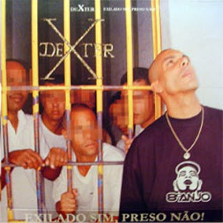 CD Dexter – Exilado Sim, Preso Não