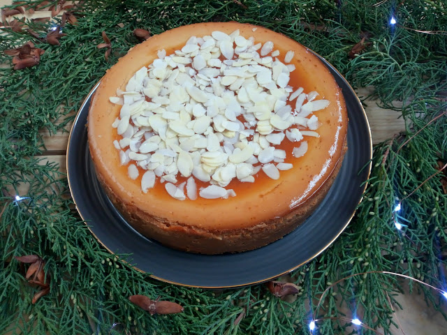 Cheesecake de turrón de Jijona. Tarta de queso ricota y turrón blando de almendra. Tarta de queso al horno. Postre, merienda, receta fácil, cuca