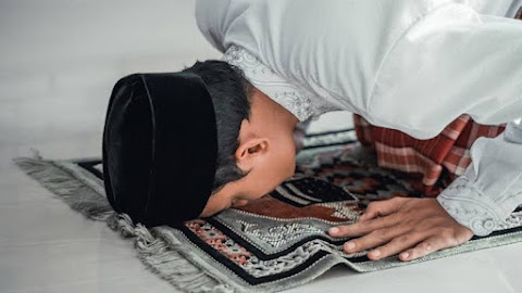 Hukum melaksanakan Shalat