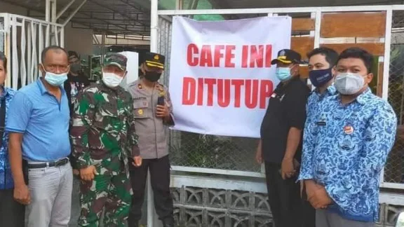 Langgar Prokes dan Tak Berizin, Sebuah Cafe di Padang Langsung Disegel