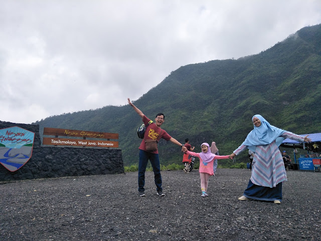 #TripTasikmalaya !, Adiba (3,5 Tahun) Sukses Taklukkan 510 Anak Tangga Kawah Gunung Galunggung