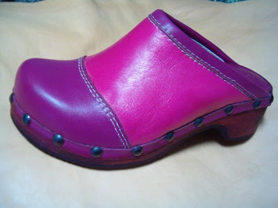 Site Blogspot   Italian Shoes on Legno Tradizionali Clogs For Man And Woman  Free Photos Italy Shoes