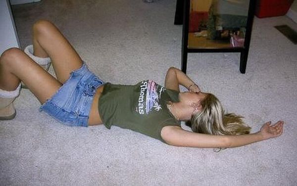 Passed Out Drunk Girls Pictures12