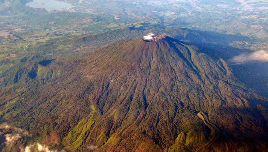 Gunung Ciremai, Jalur Pendakian, Wisata dan Penduduknya 