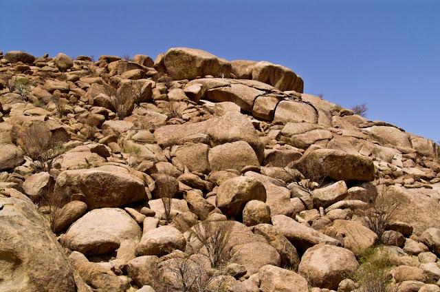 Namibia: Damaraland photo tour: Twyfelfontein, Organ Pipes, Khorixas