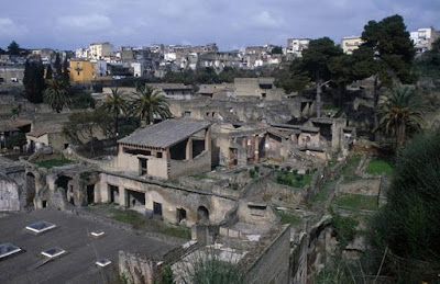 Tinta Logam di Gulungan Kuno Kota Herculaneum