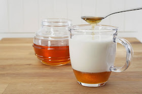 Mẹo giúp da hết khô nẻ bằng mật ong - Sữa chua