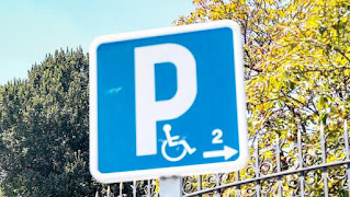 Señal de aparcamiento reservado a personas con movilidad reducida