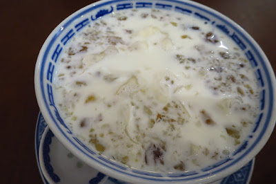 Jin Yu Man Tang Dessert Shop (金玉满堂甜品), peach gum with milk and white fungus