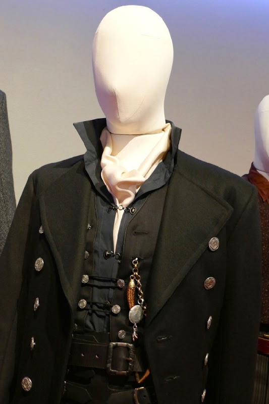 Fantastic Beasts 2 Grindelwald costume detail