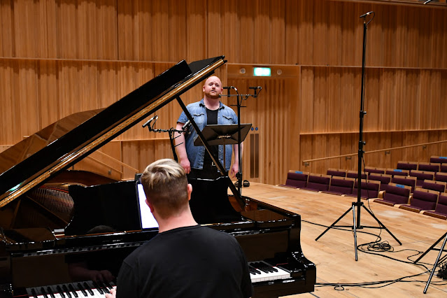 Pianist Dylan Perez and tenor Nicky Spence at the recording sessions for the complete Samuel Barber songs on Resonus Classics