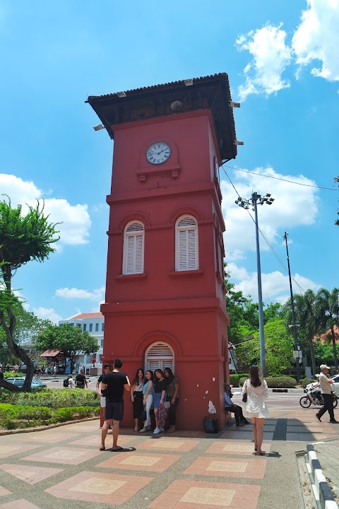 bangunan merah jam besar melaka