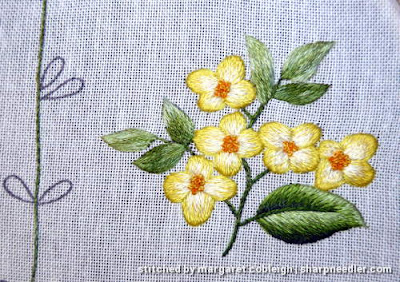 Yellow flower from Duftin rable runner. Design was adapted to include more thread painting.