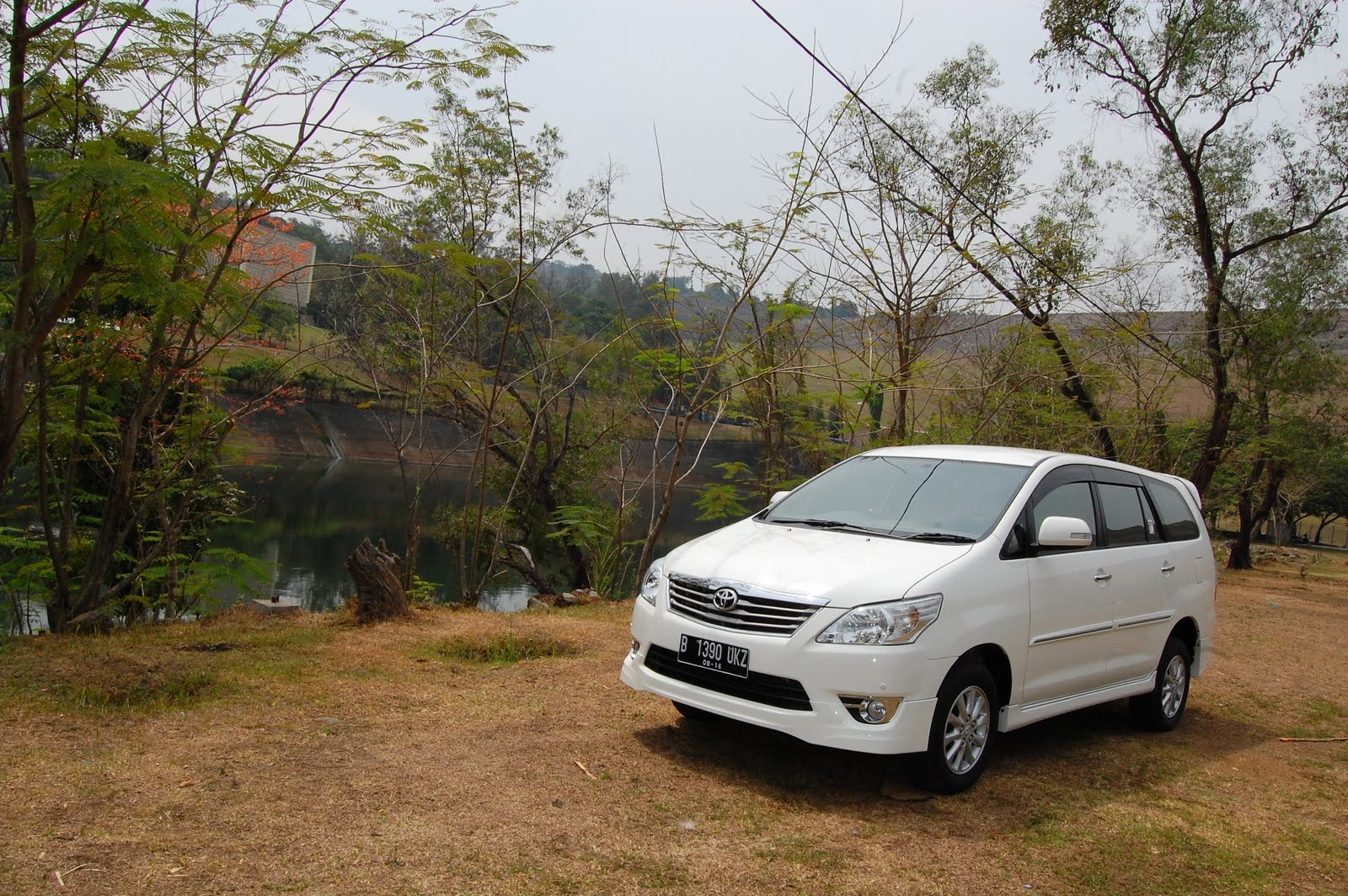 Test Drive Toyota Grand New Kijang Innova 2011 Formula 1