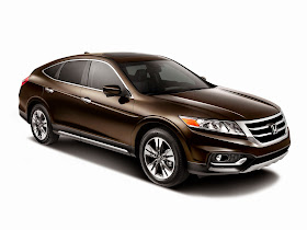 Front 3/4 view of 2014 Honda Crosstour