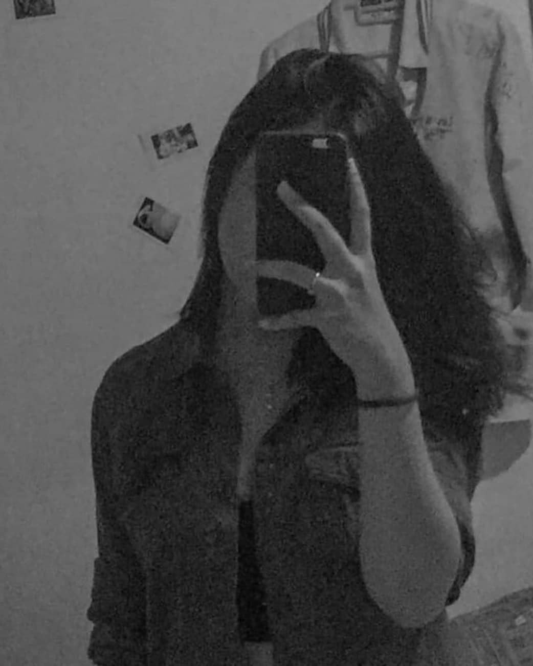 Mirror Selfie Instagram Hidden Face Black and White Dpz for Girls