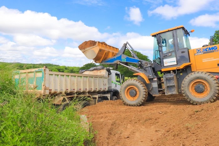 PREFEITURA DE FREI MARTINHO ATENDE AGRICULTORES NA RECUPERAÇÃO DE BARREIROS.