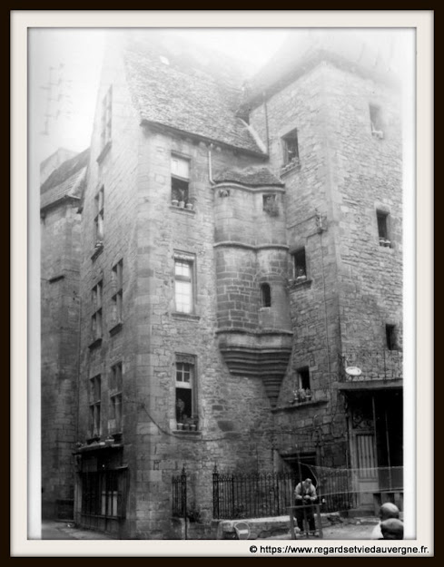 Photo noir et blanc : Salers, Cantal, 15.