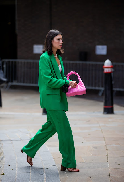 verde tendenza colore autunno inverno 2022 2023 come abbinare il verde idee abbinamenti verde idee outfit verde how to combine green green outfit idea fall winter 2022 trend  fashion blogger blog di moda italiani Italian fashion bloggers