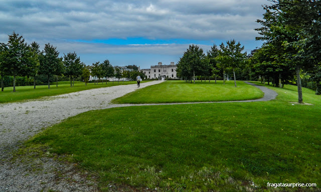 Jardins do Hotel Radisson Blu St Helen's, em Dublin