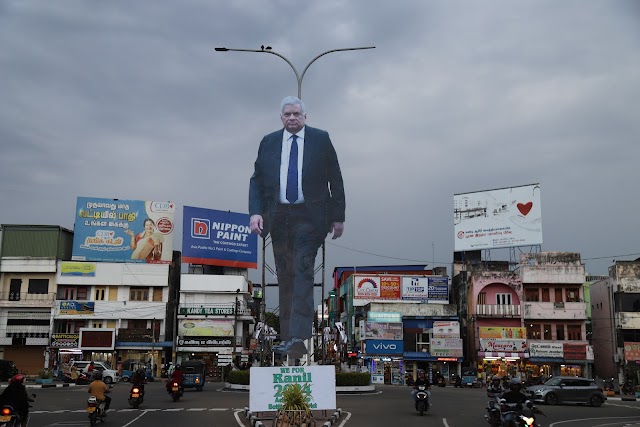 இன மற்றும் மதப் பிரச்சினைகளுக்கு தீர்வு காணாமல் ஒரு நாடு என்ற வகையில் முன்னோக்கிச் செல்ல முடியாது .