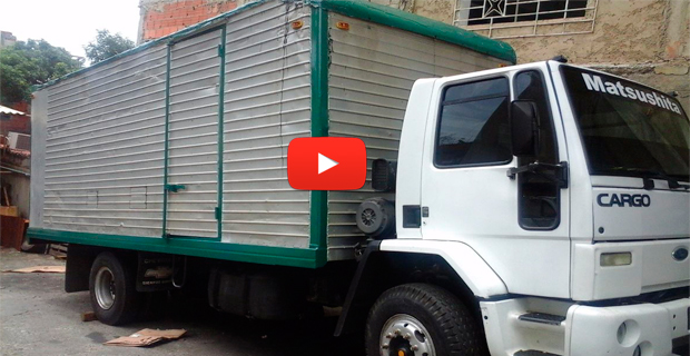 En Cumaná viajan mujeres y niños en camiones cerrados por falta de transporte