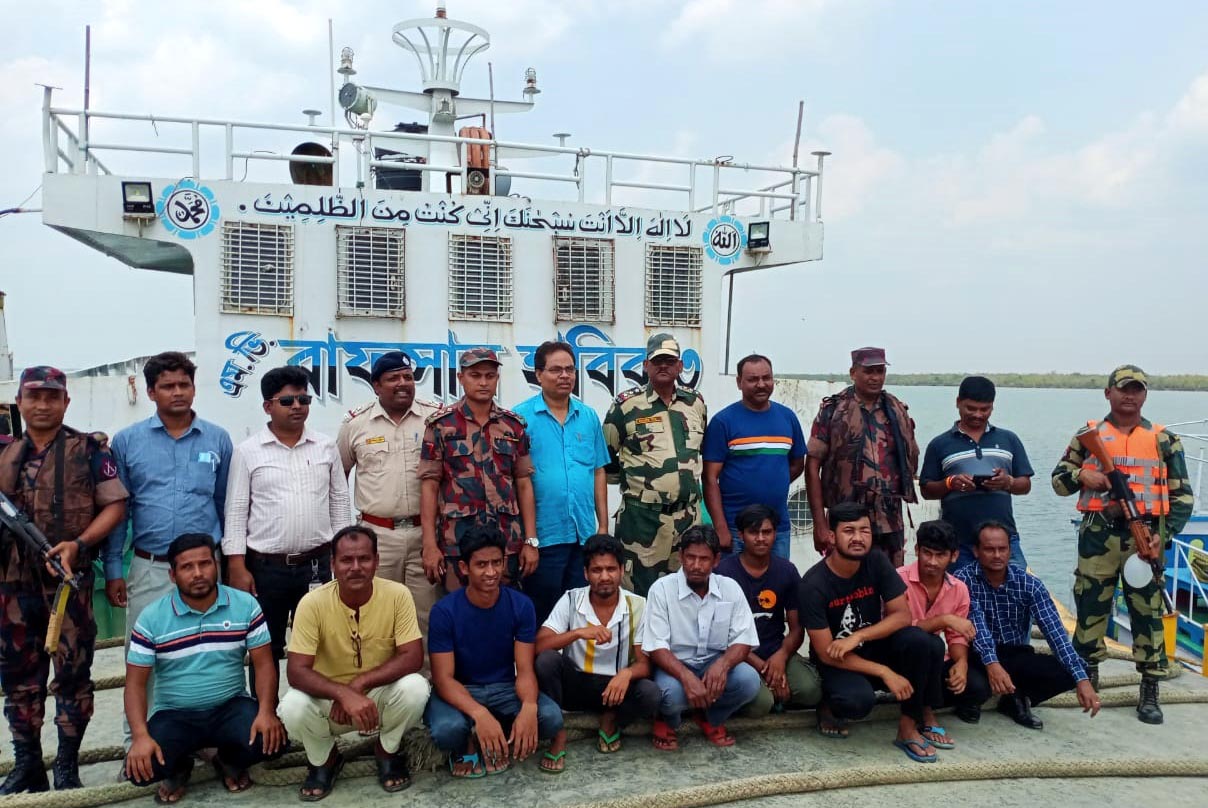 9-Bangladeshi-fishermen-returned-home
