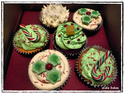 christmas cupcakes in box