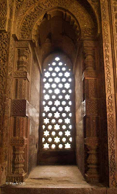 Posted by Ripple (VJ) : A Foggy Day @ qutub Minar, Delhi : Light coming inside through window.. (Front View) 