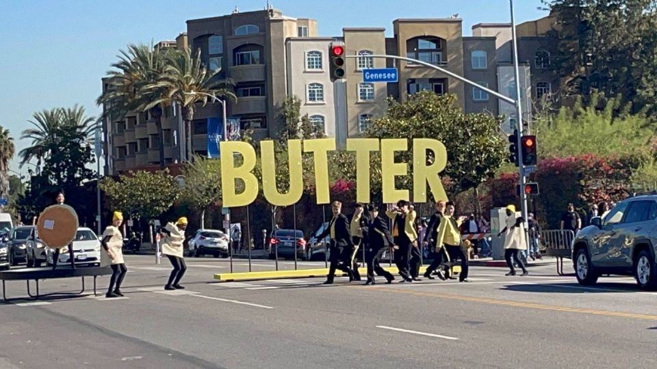 BTS sorprende a sus fans con concierto gratuito en las calles, así fue su presentación