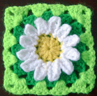 http://www.mazkwok.com/2013/11/wild-daisy-flower-granny-square-free.html