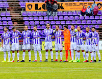 REAL VALLADOLID C. F. - Valladolid, España - Temporada 2016-17 - Javi Moyano, Juan Villar, Joan Jordán, Guitián, Álex Pérez, Michel, Pau Torres, Leao, Raúl de Tomás, Balbi y Jose - Pau Torres, Álex Pérez, Michel Herrero, Alberto Guitián, Joan Jordán, André Leao y Juan Villar; Javi Moyano, Lucho Balbi, Raúl De Tomás y José Arnáiz - REAL VALLADOLID C. F. 0 C. D. TENERIFE 0 - 12/02/2017 - Liga de 2ª División, jornada 25 - Valladolid, estadio José Zorrilla - Se guardó un minuto de silencio por las víctimas de la tragedia ocurrida en un campo de fútbol de Angola