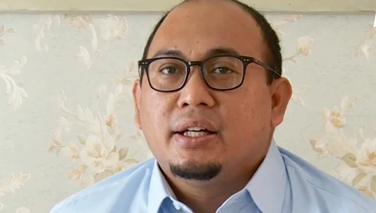 Andre Rosiade: Pak Jokowi, Kasih Saja Menterinya Mobil Dinas Esemka