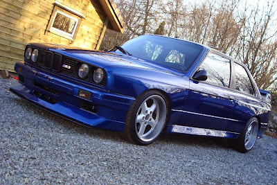 BMW M3 E30 in blue