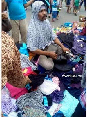 Pedagang Jilbab Kumisan di Tanah Abang Ini Bikin Geger