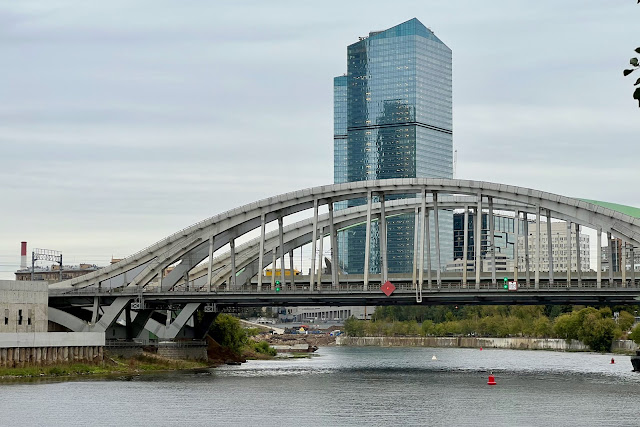 Проектируемый проезд № 2123 (Заречная улица), Москва-река, Белорусский мост, строящийся бизнес-центр «Сбер-Сити»