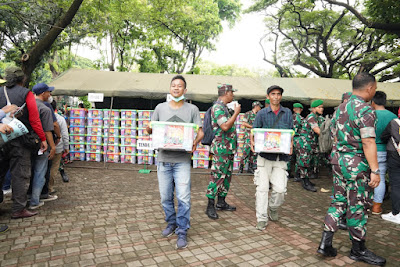 Dalam Rangka  HUT ke-77 TNI Melaksanakan Bakti Sosial Untuk Masyarakat